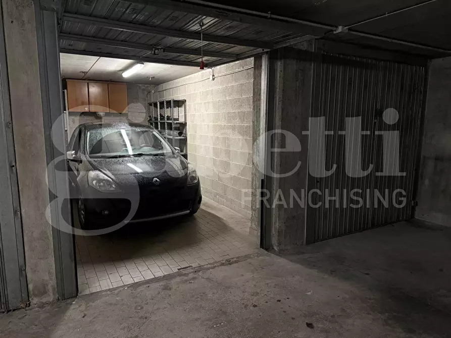 Immagine 2 di Box auto in vendita  in Via Vittor Pisani, 4 a Monza