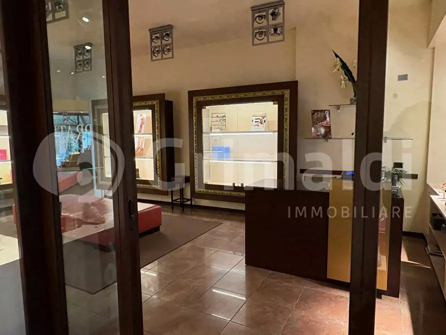 Immagine 5 di Negozio in vendita  in Viale Gramsci, 0 a Cervia