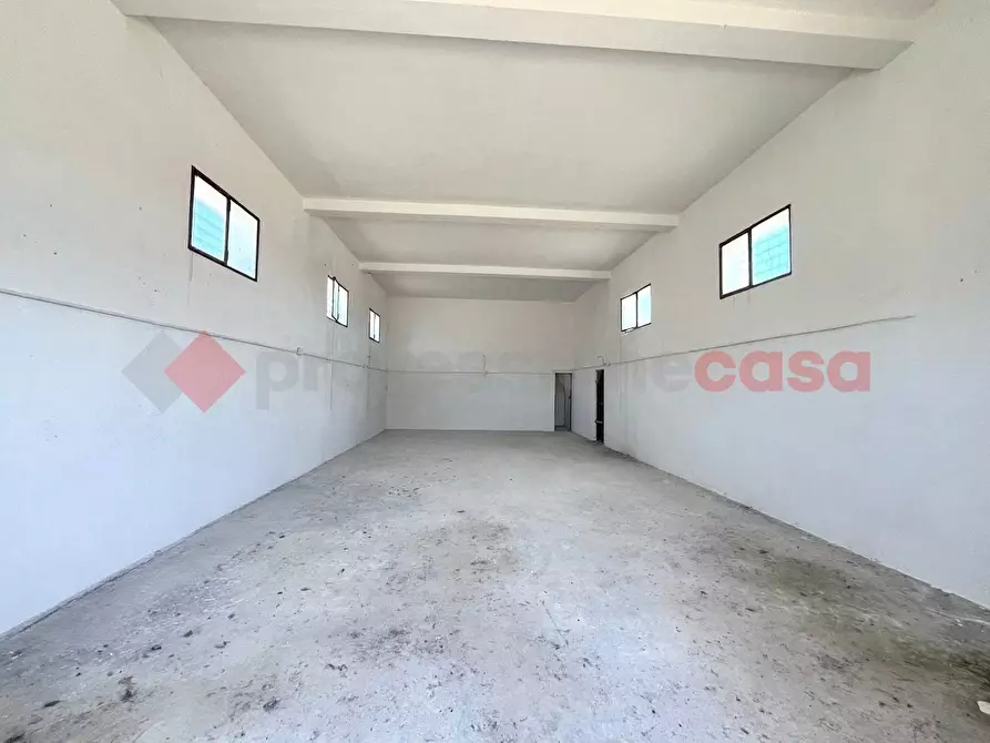 Immagine 3 di Laboratorio in vendita  in Via supersano a Nociglia