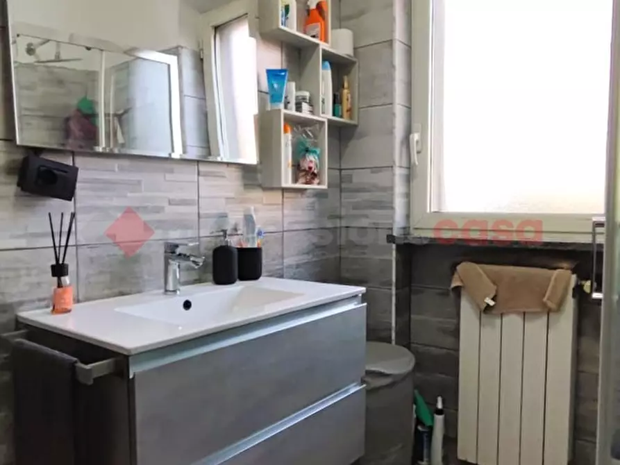 Immagine 7 di Villa in vendita  in Via SALVATOR ALLENDE, 25 a Locate Di Triulzi