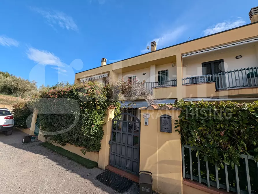 Immagine 1 di Villetta a schiera in vendita  in Via GIUSEPPE DI VITTORIO, 26 a Torgiano