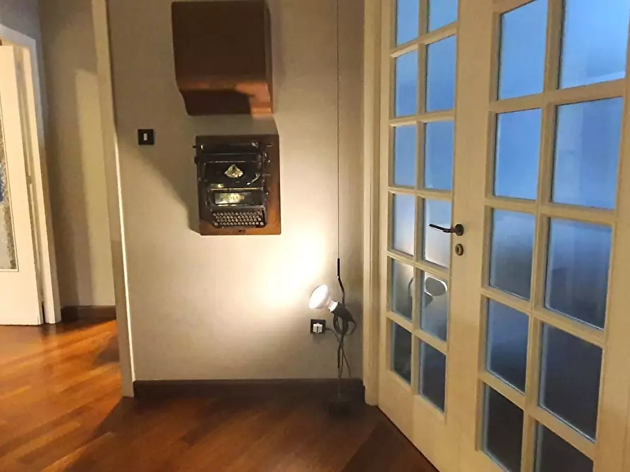Immagine 3 di Appartamento in vendita  in Piazza Vittorio Veneto, 20 a Palermo