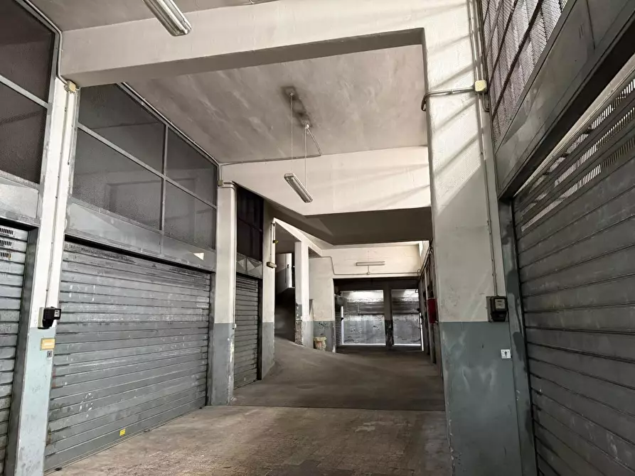 Immagine 7 di Box auto in vendita  in Via San Giorgio Vecchio, 105 a San Giorgio A Cremano