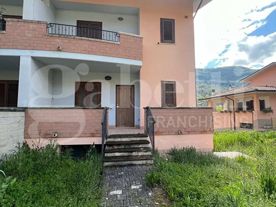 Immagine 1 di Casa bifamiliare in vendita  in Via SS4bis, 74 a Rieti