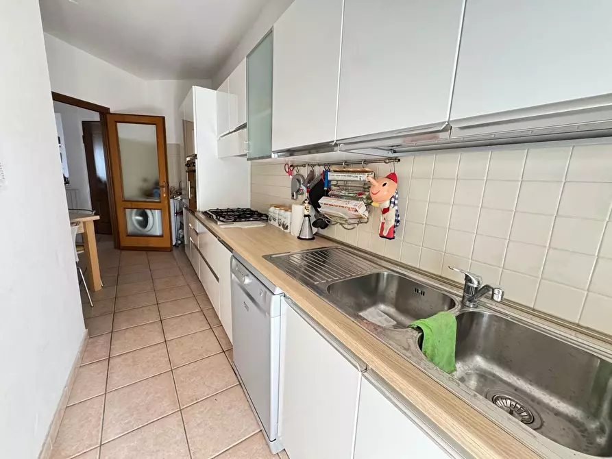 Immagine 6 di Appartamento in vendita  in Viale ROMA, 1 a Massa