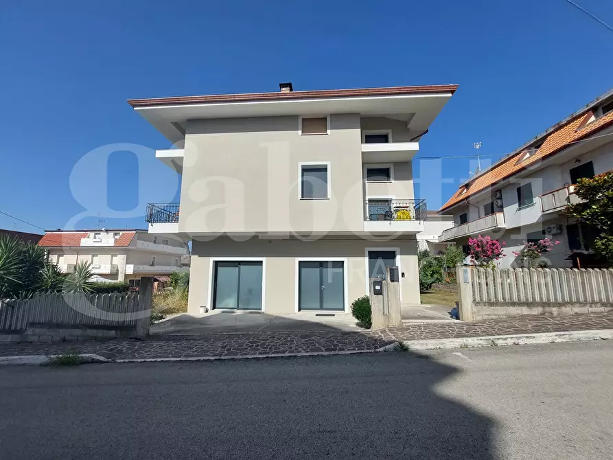 Immagine 19 di Appartamento in vendita  in Via Francesco Petrarca, 16 a Controguerra