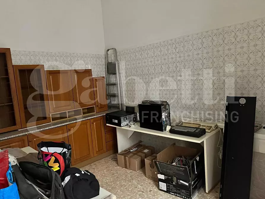 Immagine 3 di Palazzo in vendita  in Via CATULLO, 3 a Grottaglie