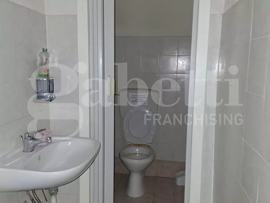 Immagine 10 di Laboratorio in affitto  in Via San Giovanni, 40 a Ragusa