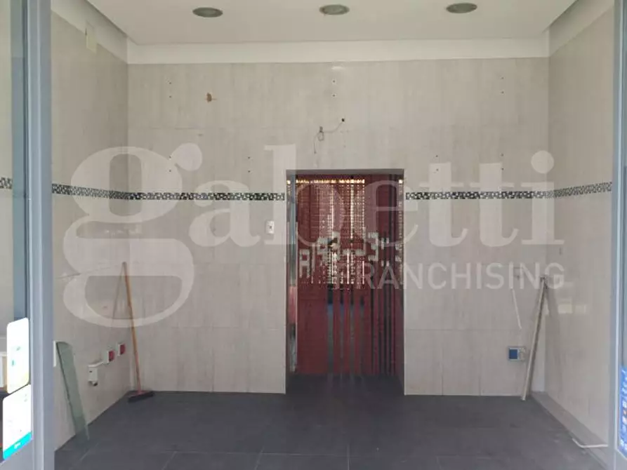 Immagine 6 di Negozio in affitto  in Via Giovanni XXIII a Frattaminore