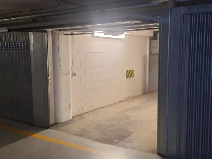 Immagine 10 di Box auto in affitto  in Viale Sabotino, 25 a Milano