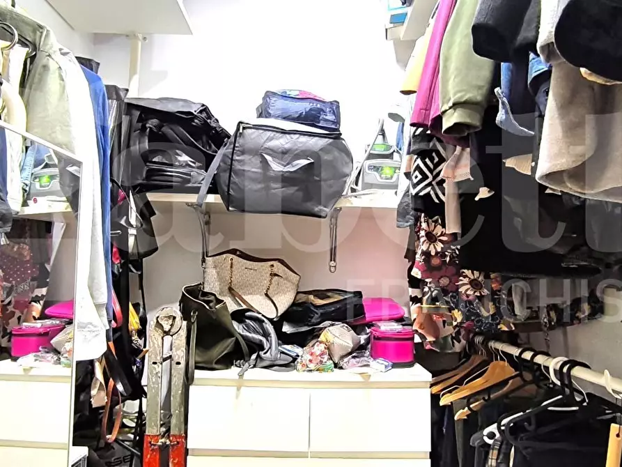 Immagine 11 di Appartamento in vendita  in Via Gaetano Argento a Napoli