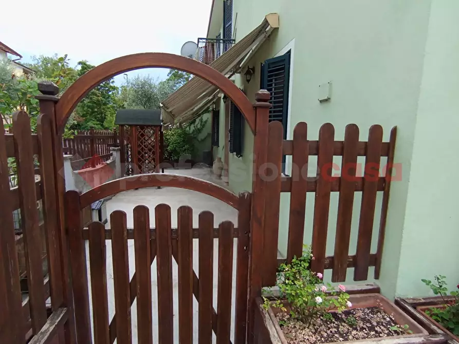 Immagine 1 di Casa bifamiliare in vendita  in Via Crocemarroggia a Spoleto