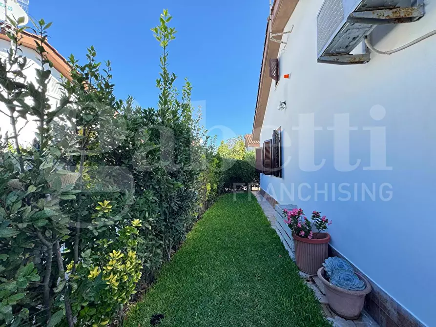 Immagine 5 di Villa in vendita  in Via Achille, 38 a Ardea