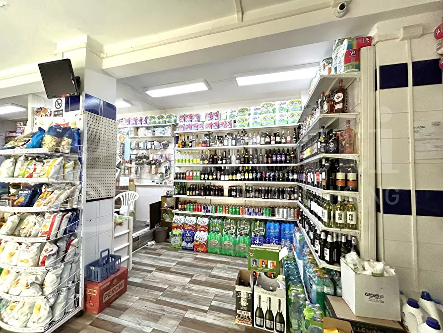 Immagine 9 di Attività commerciale in vendita  in Via Fonte Buono, 13/15 a Roma