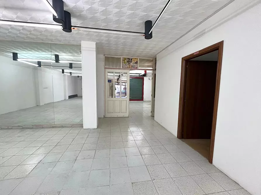 Immagine 7 di Attività commerciale in affitto  in Via SAN GIOVANNI BOSCO, 66 a San Severo