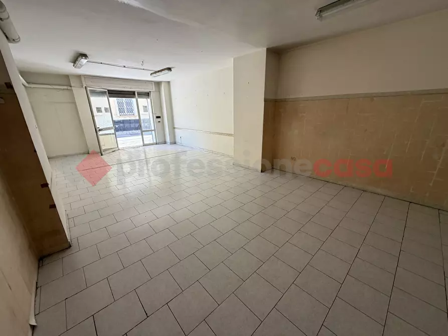 Immagine 11 di Negozio in vendita  in Via Lugnano, snc a Santa Maria Capua Vetere