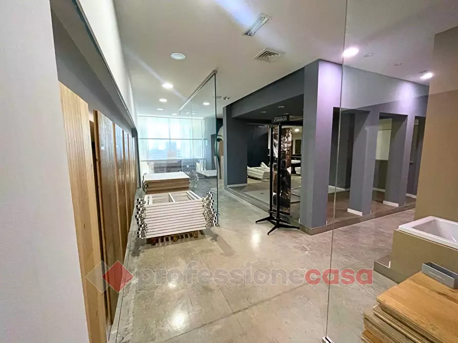 Immagine 13 di Negozio in vendita  in Via Pievaiola a Perugia