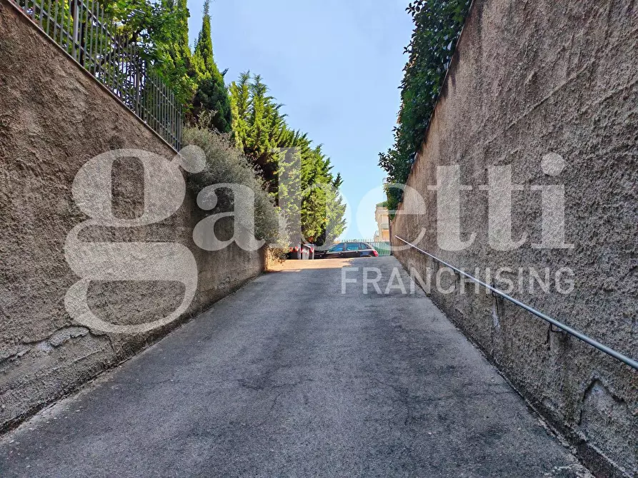 Immagine 1 di Magazzino in vendita  in Via Gramsci a Trani