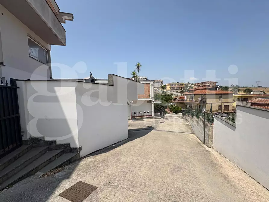 Immagine 3 di Villetta a schiera in vendita  in Via Gavoi, 12 a Roma