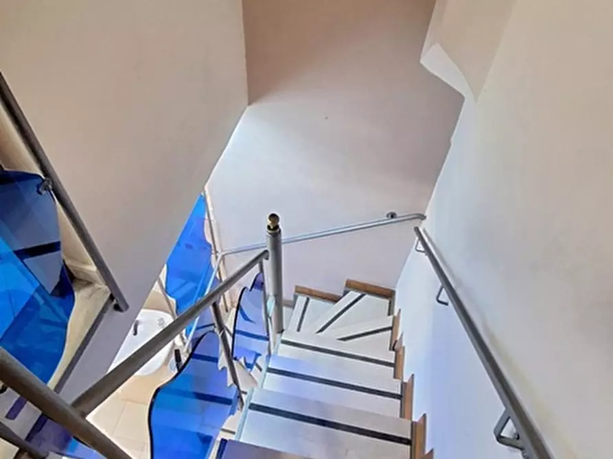 Immagine 12 di Negozio in vendita  in Via Foria a Napoli