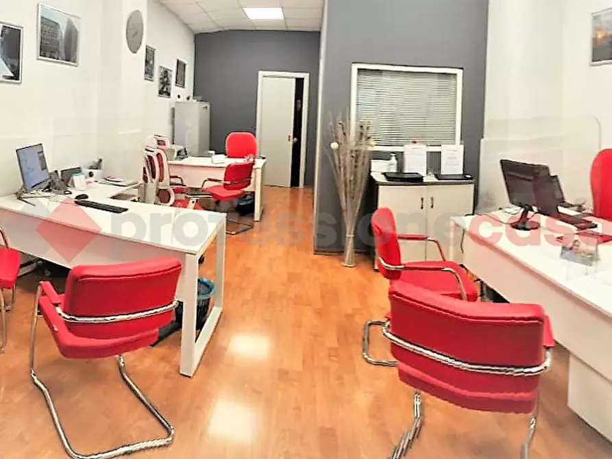 Immagine 11 di Magazzino in vendita  in Via GIUSSO, 13E a Bari