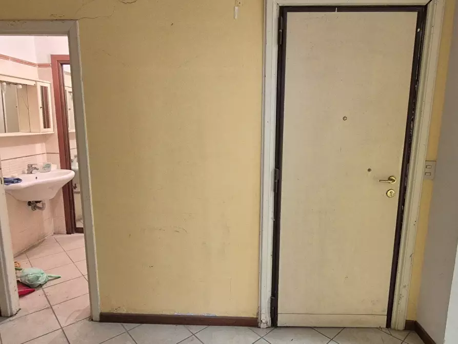 Immagine 13 di Magazzino in vendita  in Via aurelia, 125 a Roma