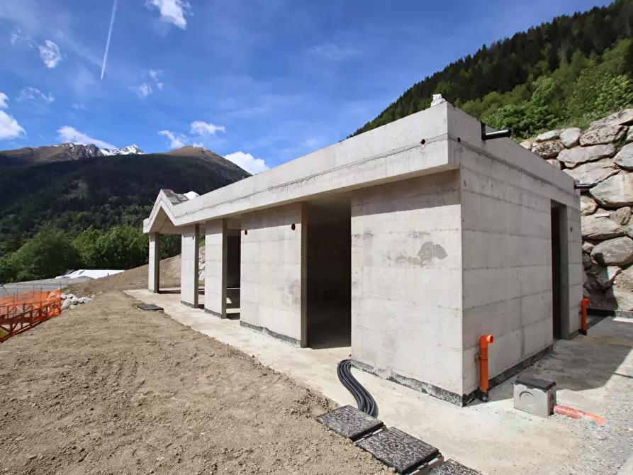 Immagine 3 di Villa in vendita  in Via ALPINI, SNC a Ponte Di Legno