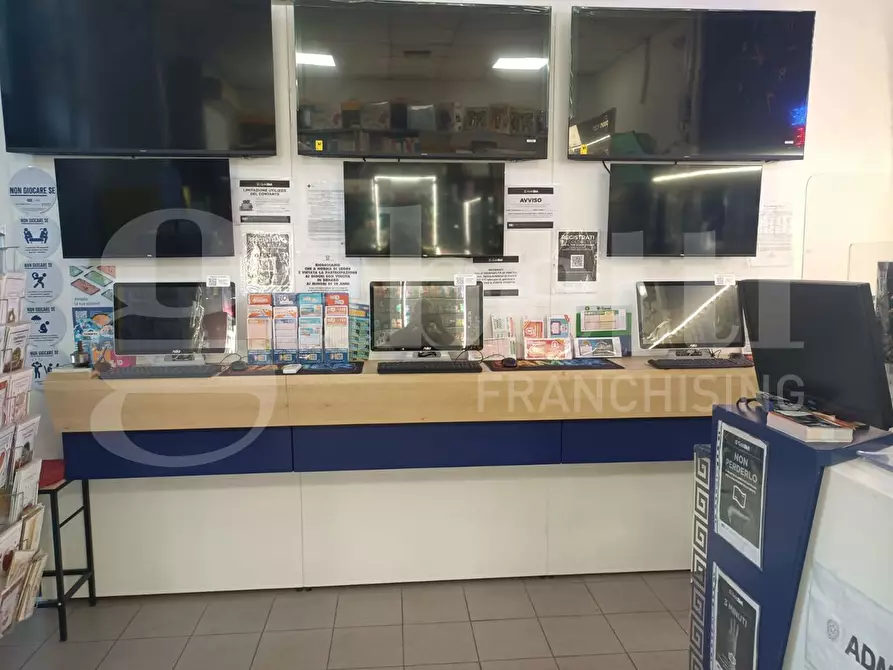 Immagine 6 di Attività commerciale in vendita  in Via Luigi Fincati, 4-6 a Roma