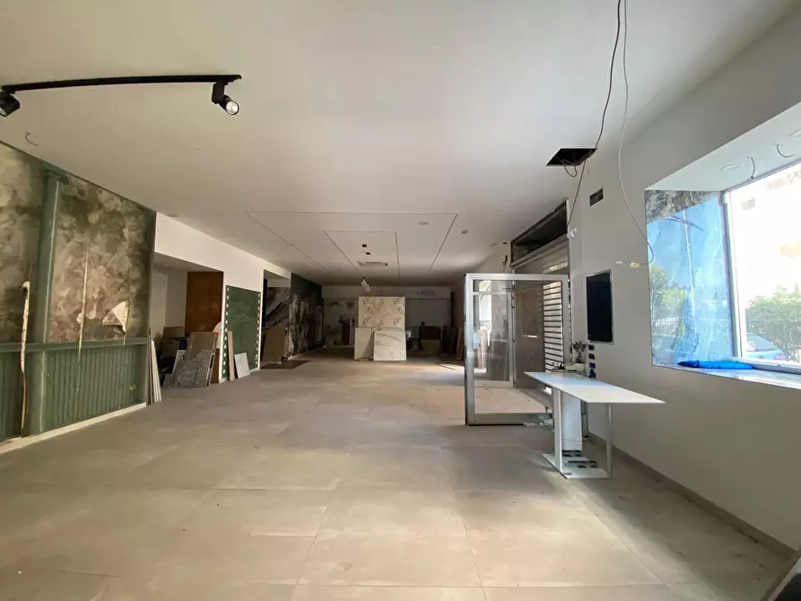 Immagine 10 di Negozio in affitto  in Via San Martino, 119 a San Giorgio A Cremano