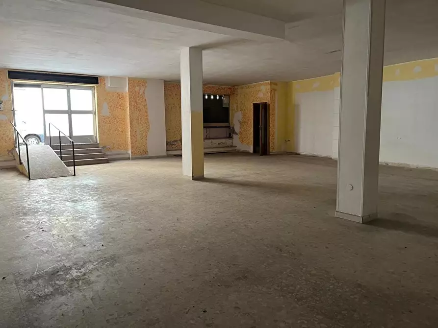 Immagine 7 di Negozio in vendita  in Via LECCESE a San Severo