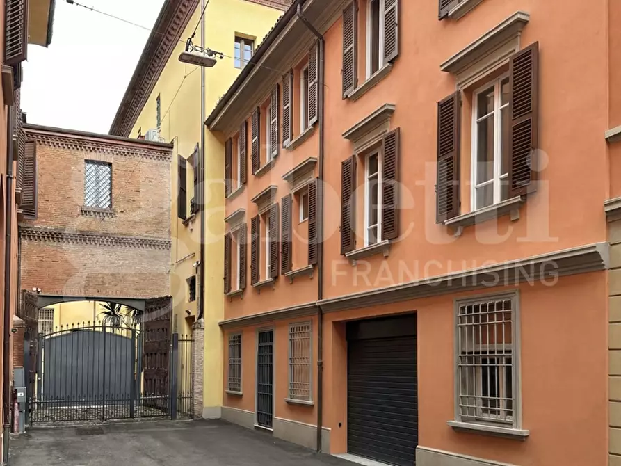 Immagine 5 di Appartamento in vendita  in Vicolo Carega, 3 a Bologna