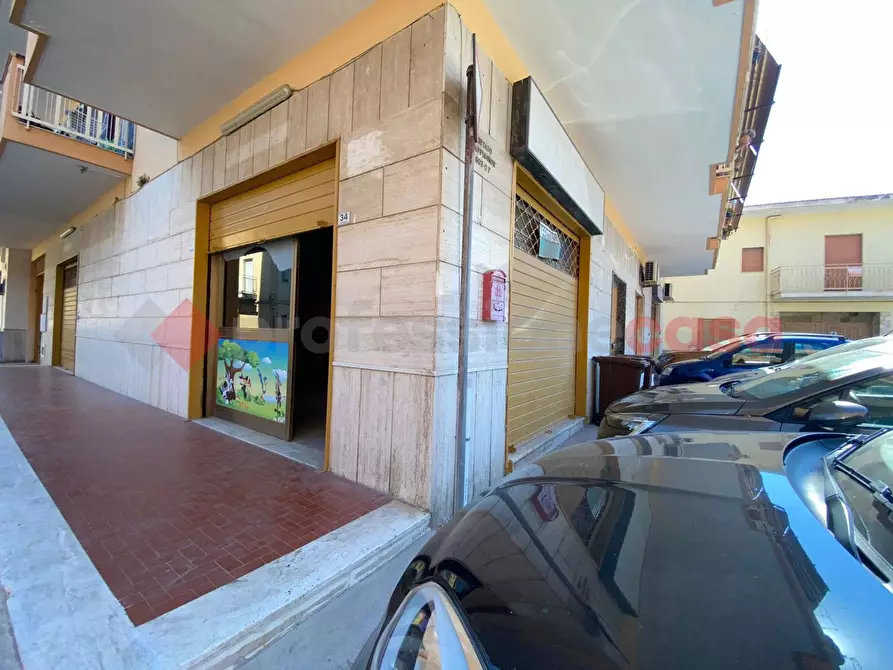 Immagine 2 di Negozio in affitto  in Piazza Bergamo, 22 a Mondragone