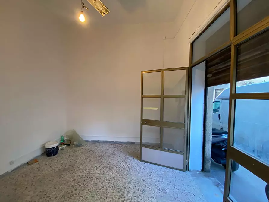 Immagine 4 di Negozio in vendita  in Via Recanati, 57 a San Giorgio A Cremano