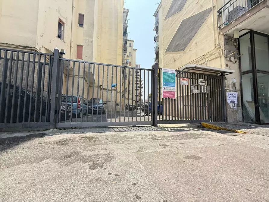 Immagine 2 di Negozio in affitto  in Via domenico Colasanto a Casoria