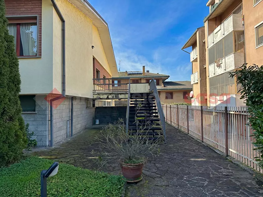 Immagine 3 di Villa in vendita  in Via Delle Robinie a Opera