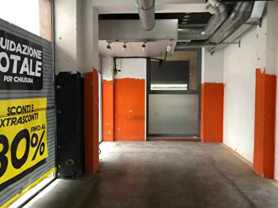 Immagine 3 di Negozio in affitto  in Via Guglielmo Marconi, - a Bologna