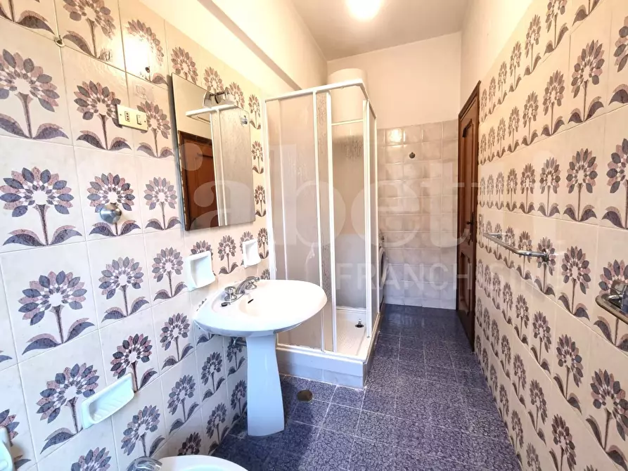 Immagine 14 di Appartamento in vendita  in Via Camillo Sbarbaro a Finale Ligure