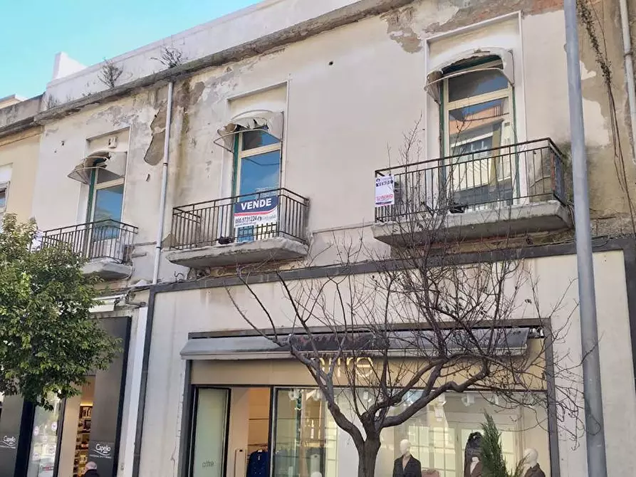 Immagine 4 di Negozio in vendita  in Viale S.Martino, 155 a Messina