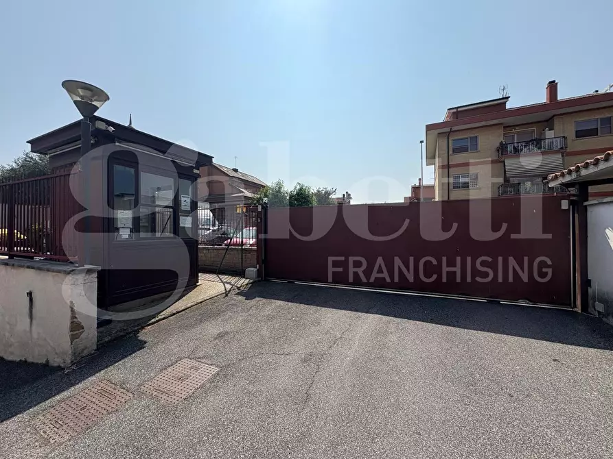 Immagine 32 di Appartamento in vendita  in Via Siligo, 10 a Roma