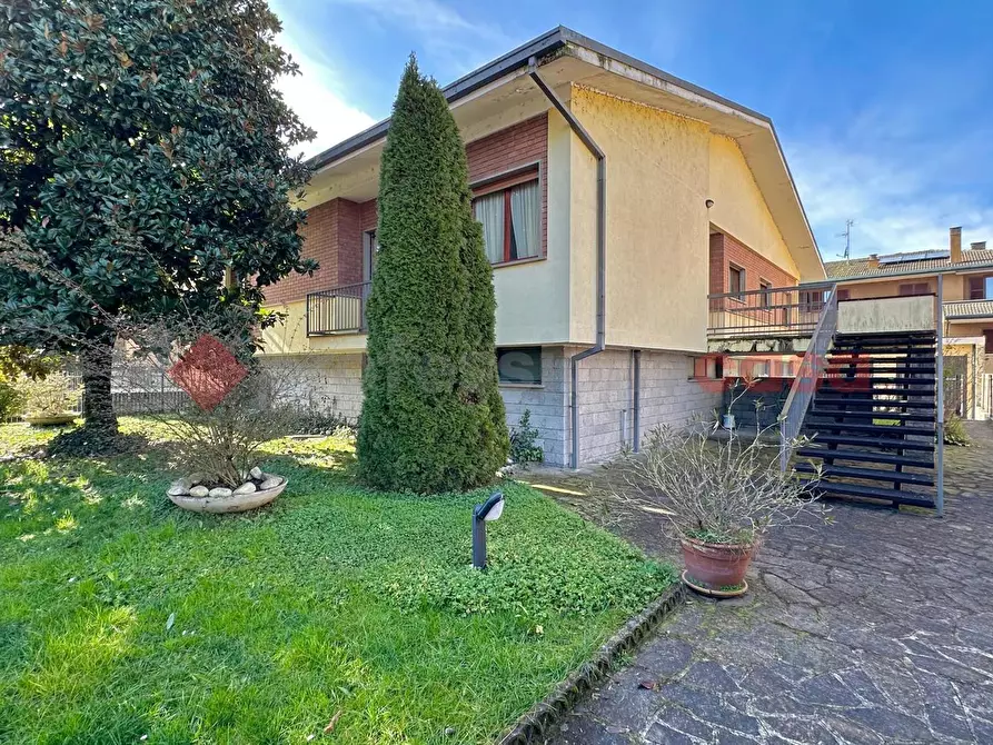 Immagine 2 di Villa in vendita  in Via Delle Robinie a Opera