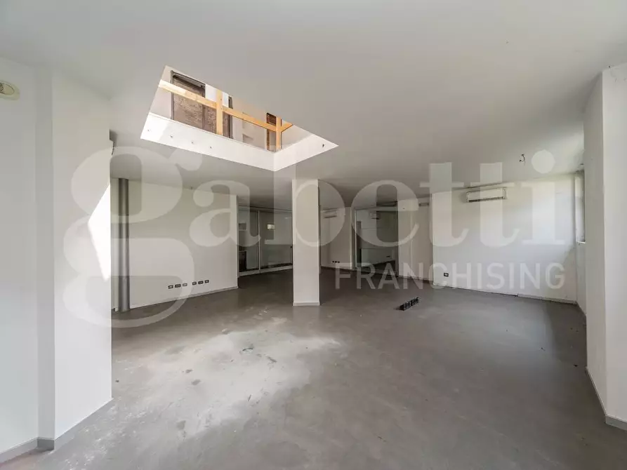 Immagine 31 di Ufficio in vendita  in Via Vezzani, 3 a Bernareggio