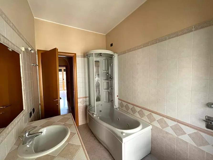 Immagine 19 di Appartamento in vendita  in Via Cairoli, 2 a Legnano