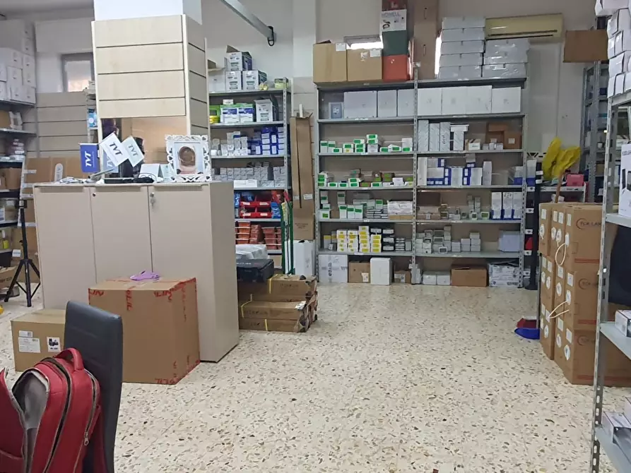 Immagine 2 di Negozio in vendita  in Via Umberto Giordano a Palermo