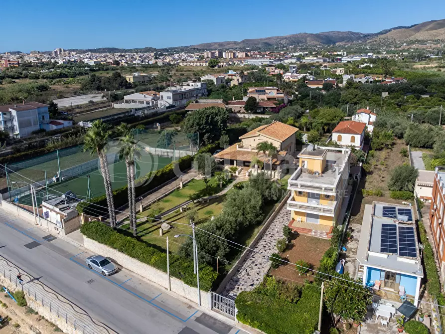 Immagine 32 di Villa in vendita  in Via Sandro Pertini a Avola