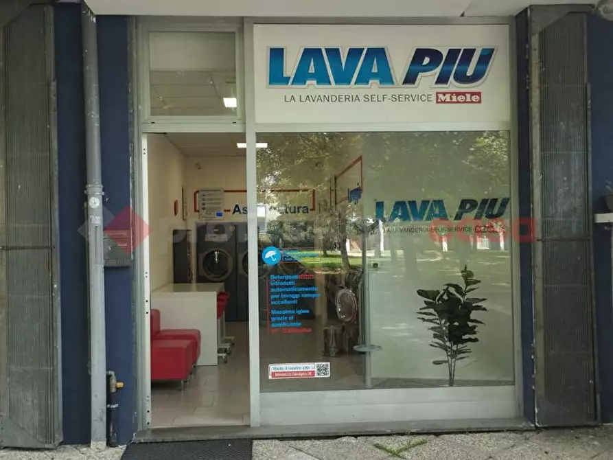 Immagine 6 di Negozio in vendita  in Via XXV APRILE, 1 a Binasco