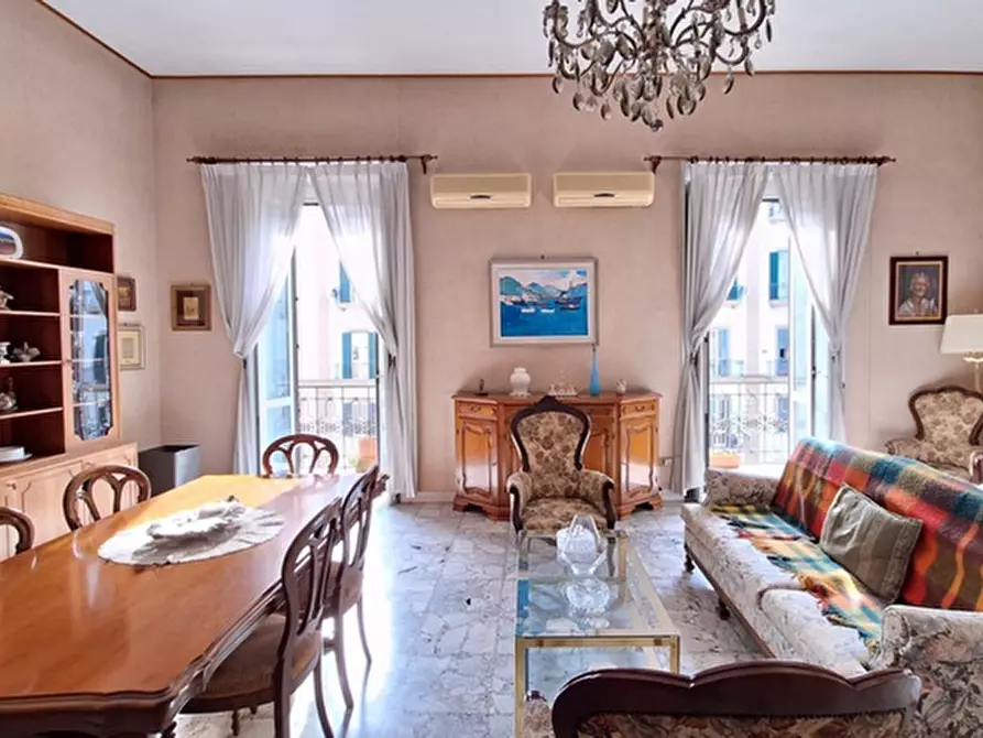 Immagine 12 di Appartamento in vendita  in Corso Umberto I a Napoli