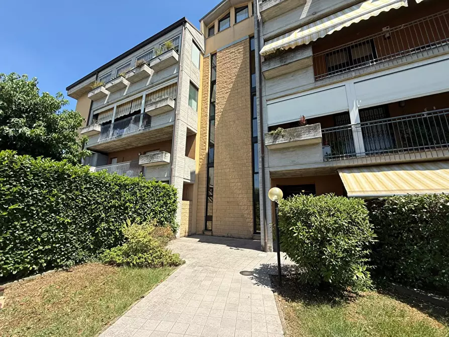 Immagine 1 di Appartamento in vendita  in Via Parini, 7 a Rovato