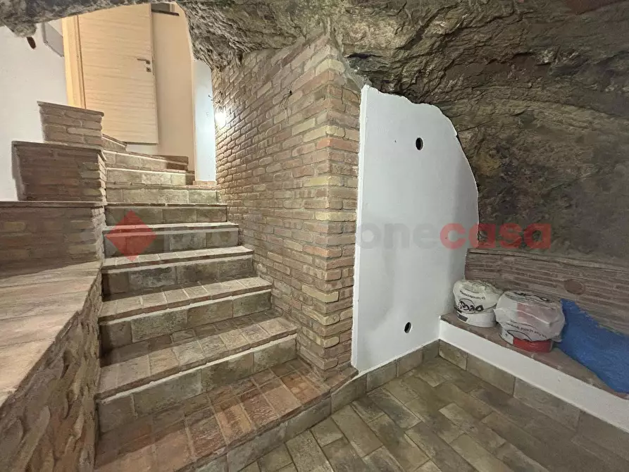 Immagine 1 di Negozio in vendita  in Via moele tosi, 2 a Paliano