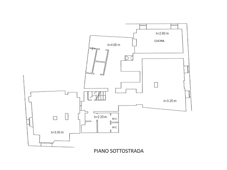 Immagine 13 di Negozio in vendita  in Via Guardabassi a Perugia