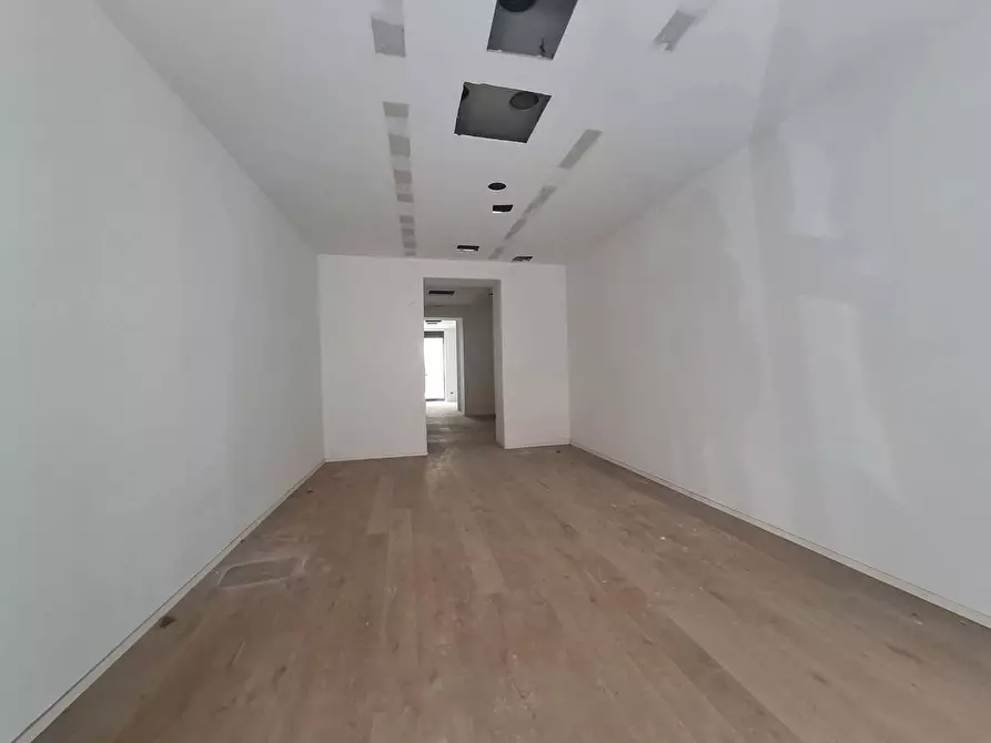 Immagine 4 di Negozio in affitto  in Corso Volsci, snc a Sora
